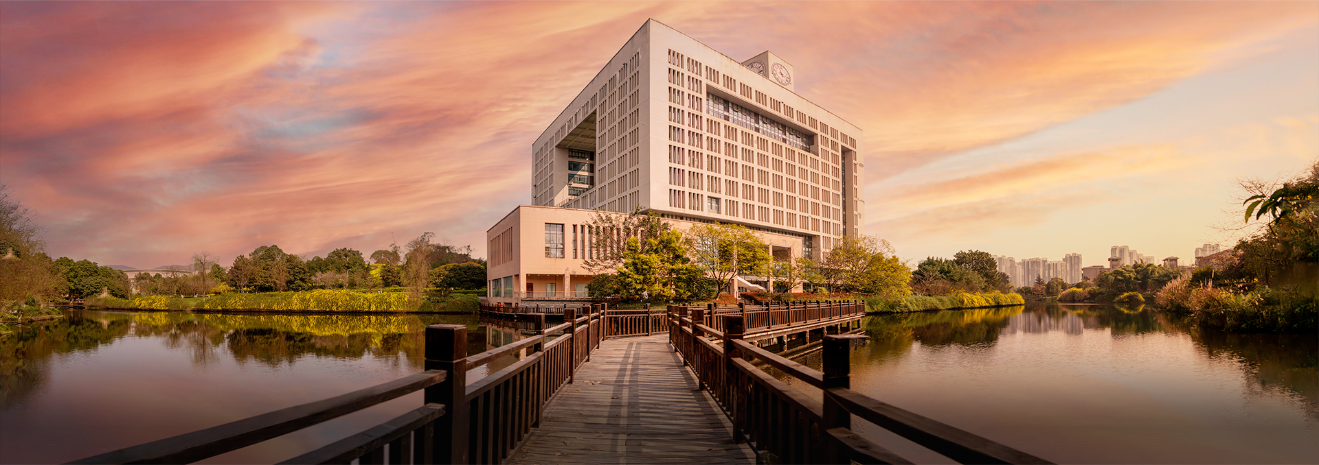 计算机市级实验教学示范中心（重庆师范大学)